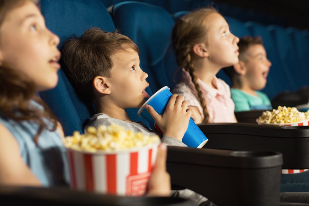 niños en el cine