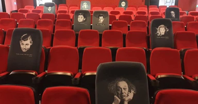 ¡El cine Urania en Osijek ha renovado sus asientos con icónicos personajes y citas de clásicos de Hollywood!