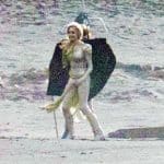 Imágenes de Marvel 'Los Eternos' desde el set revelan a Angelina Jolie como Thena en un traje de superheroína y otros personajes.