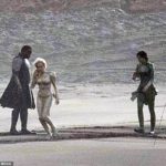 Imágenes de Marvel 'Los Eternos' desde el set revelan a Angelina Jolie como Thena en un traje de superheroína y otros personajes.
