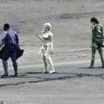 Imágenes de Marvel 'Los Eternos' desde el set revelan a Angelina Jolie como Thena en un traje de superheroína y otros personajes.