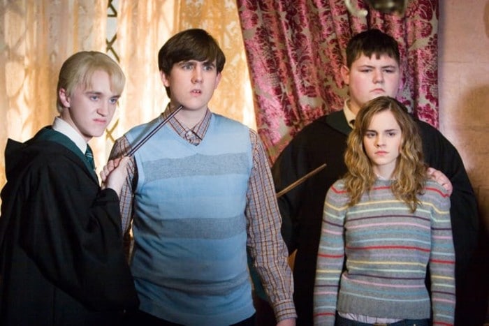 Estrellas de Harry Potter celebran un reencuentro navideño - descubre cómo lucen ahora.