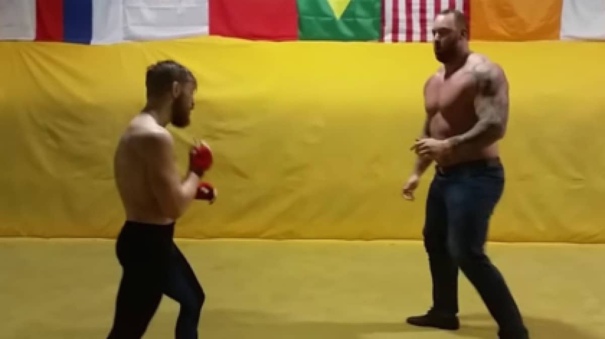 Mira la pelea entre Conor McGregor y The Mountain de 'Game Of Thrones'.
