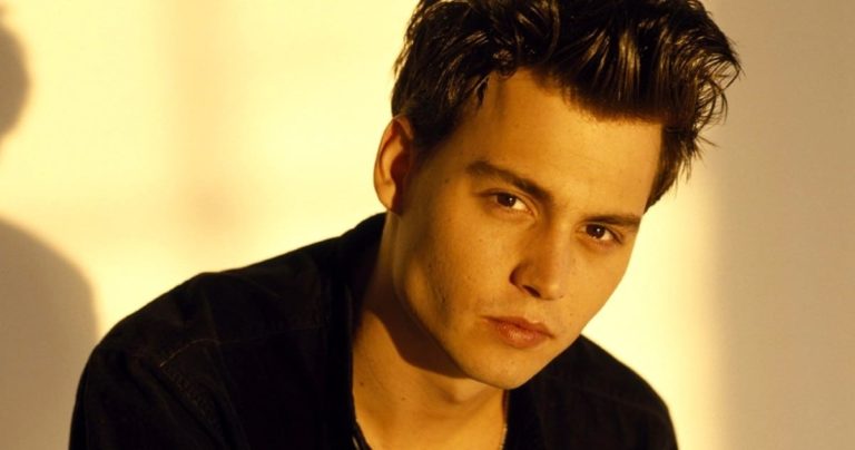 Los fans de Johnny Depp no pueden creer cuánto se parece su hijo a él en una rara imagen.