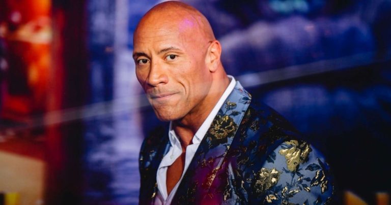 Dwayne Johnson confirmó que él y toda su familia dieron positivo por COVID-19.